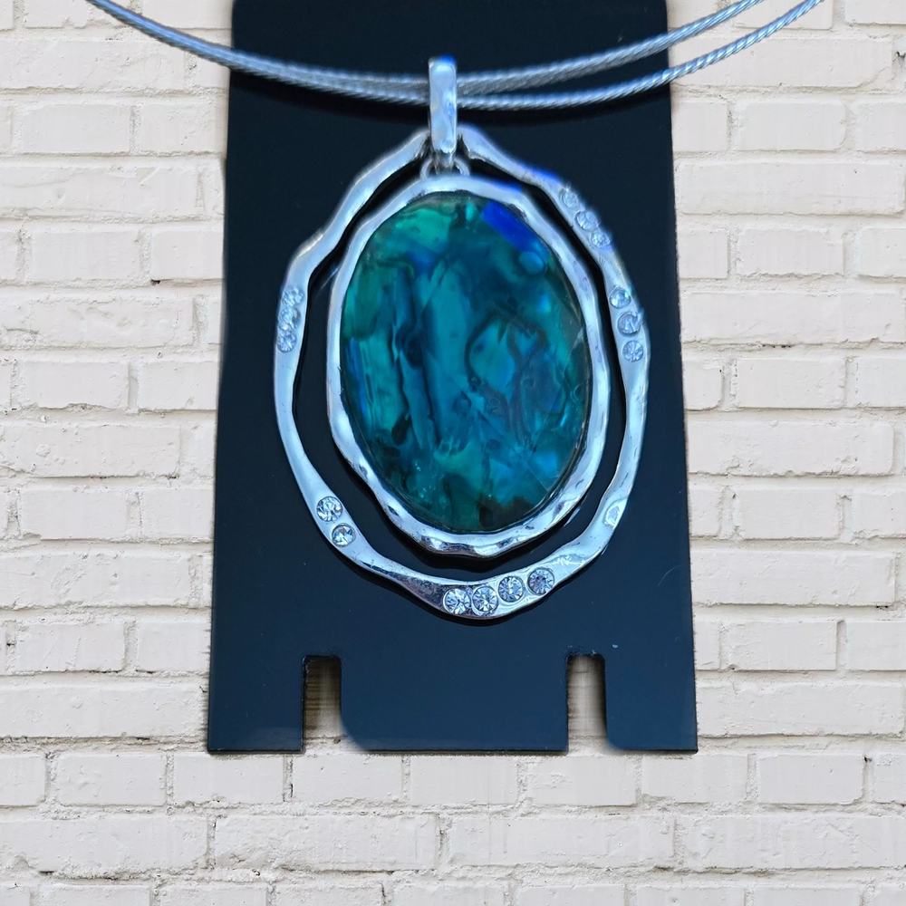 Elegant Silver and Green Pendant Necklace